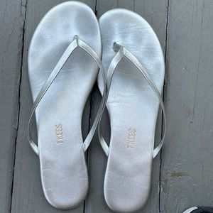 Silver TKEES- 7.5- gently used